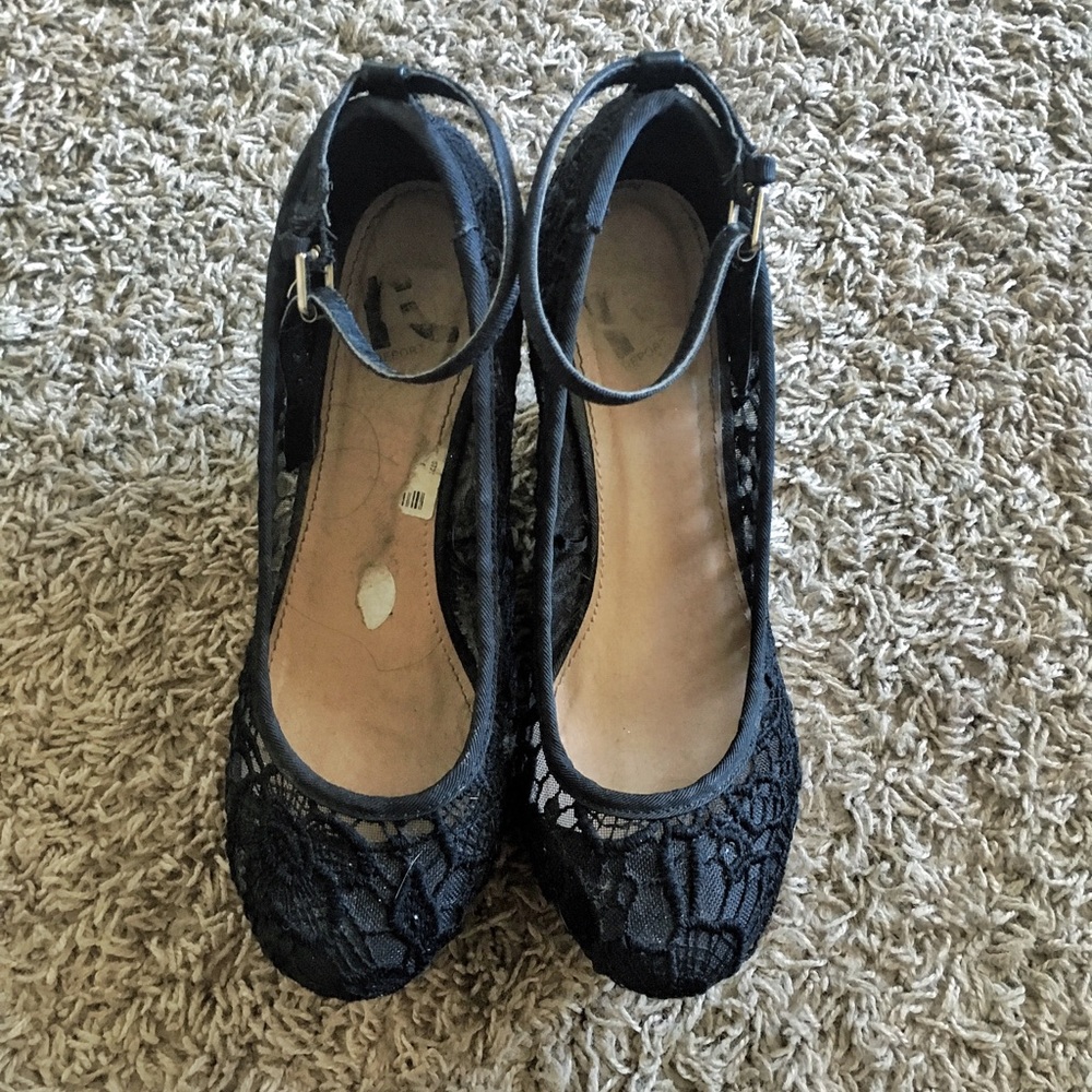 Black lace wedges